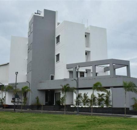 Sai Krupa Lawn And Regency, Buldhana Exteriör bild