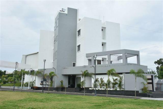 Sai Krupa Lawn And Regency, Buldhana Exteriör bild